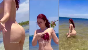 Cibelly Ferreira em topless na praia