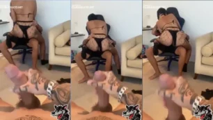 Corninho se divertindo sozinho enquanto dá uma espiada na esposa