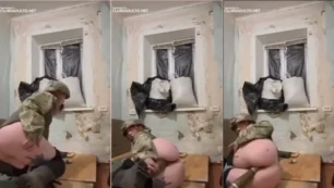 Menininha gostosa se jogando com tudo na pepeca