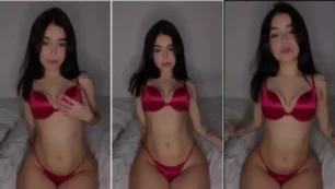 Confere a Nicole Ceballos de calcinhas vermelhas, só de calcinha e sutiã!
