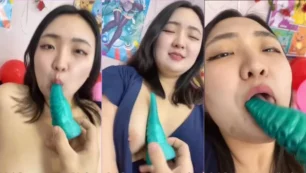 Vídeo caseiro da aroomikim com um amigo travesso